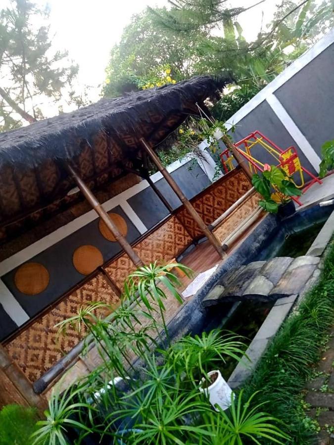 Villa Dhanty Bogor Exteriör bild